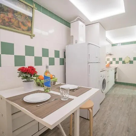 아파트 Heart Of Bairro Alto Ground Floor 리스본